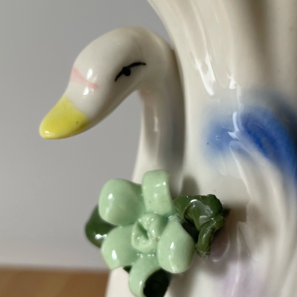 Mid-century Porcelain Swan Bud Vase with Pastel Accents - Picture 4 of 14